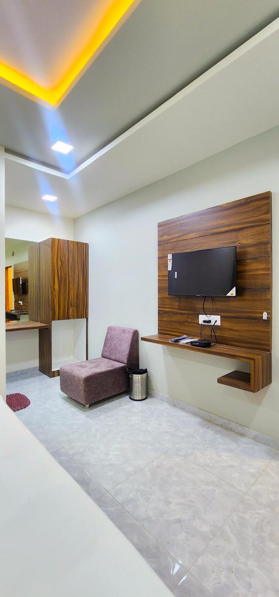 Nova Blue Hotel Ahmedabad